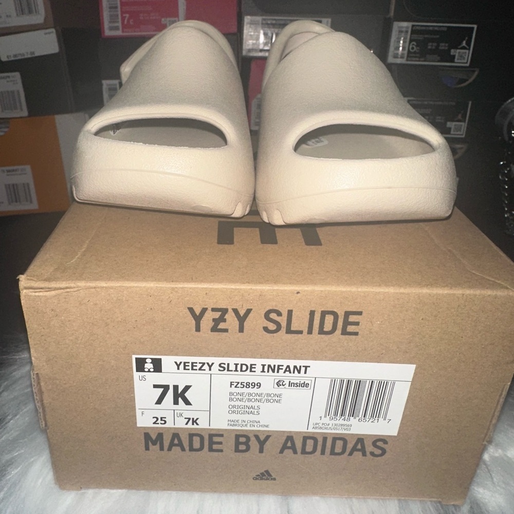 Adidas Yeezy Slide Infant Sandals in Cream brand new w/ box